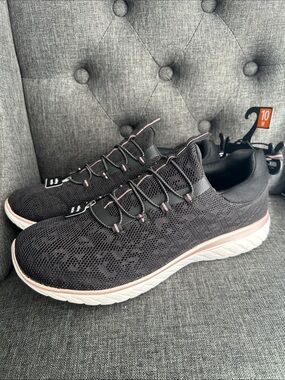 NEW 🆕 Athletic Works Black Knit Slip-On Walking Shoes with Pink Accents 10